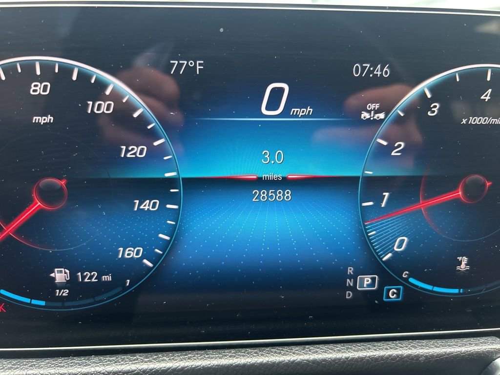 Used 2023 Mercedes-Benz GLB 250 image 2