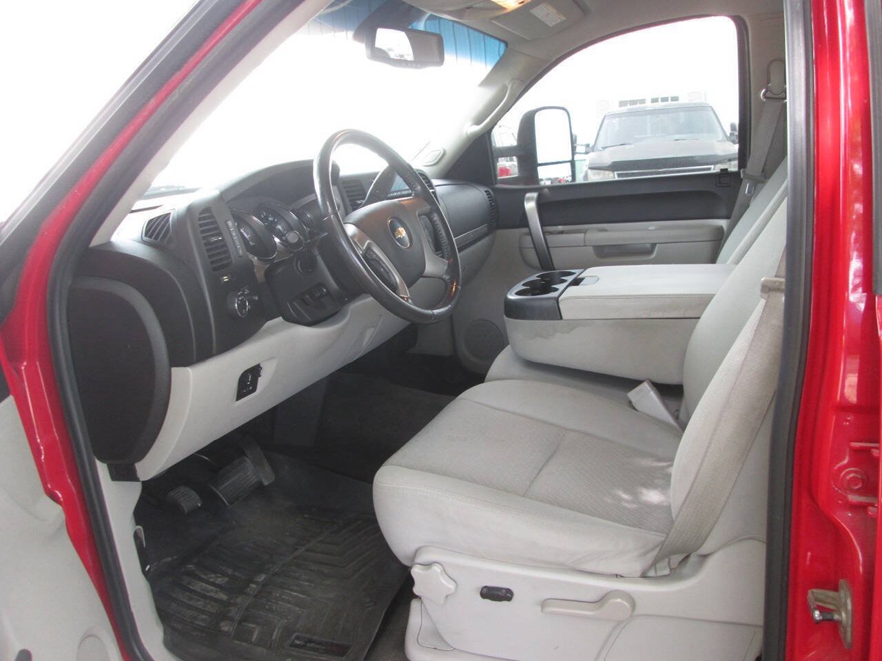 Used 2011 Chevrolet Silverado 2500 LT w/ Interior Plus Package AWD/4WD image 16