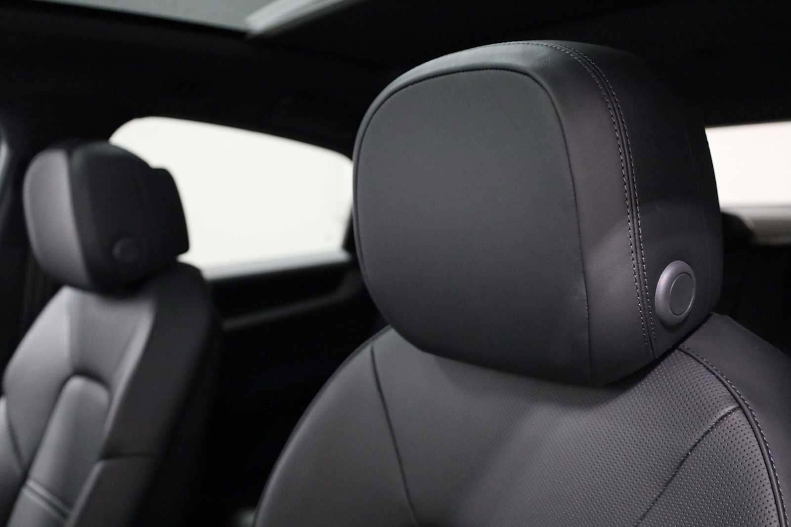 New 2025 Porsche Cayenne Coupe image 19