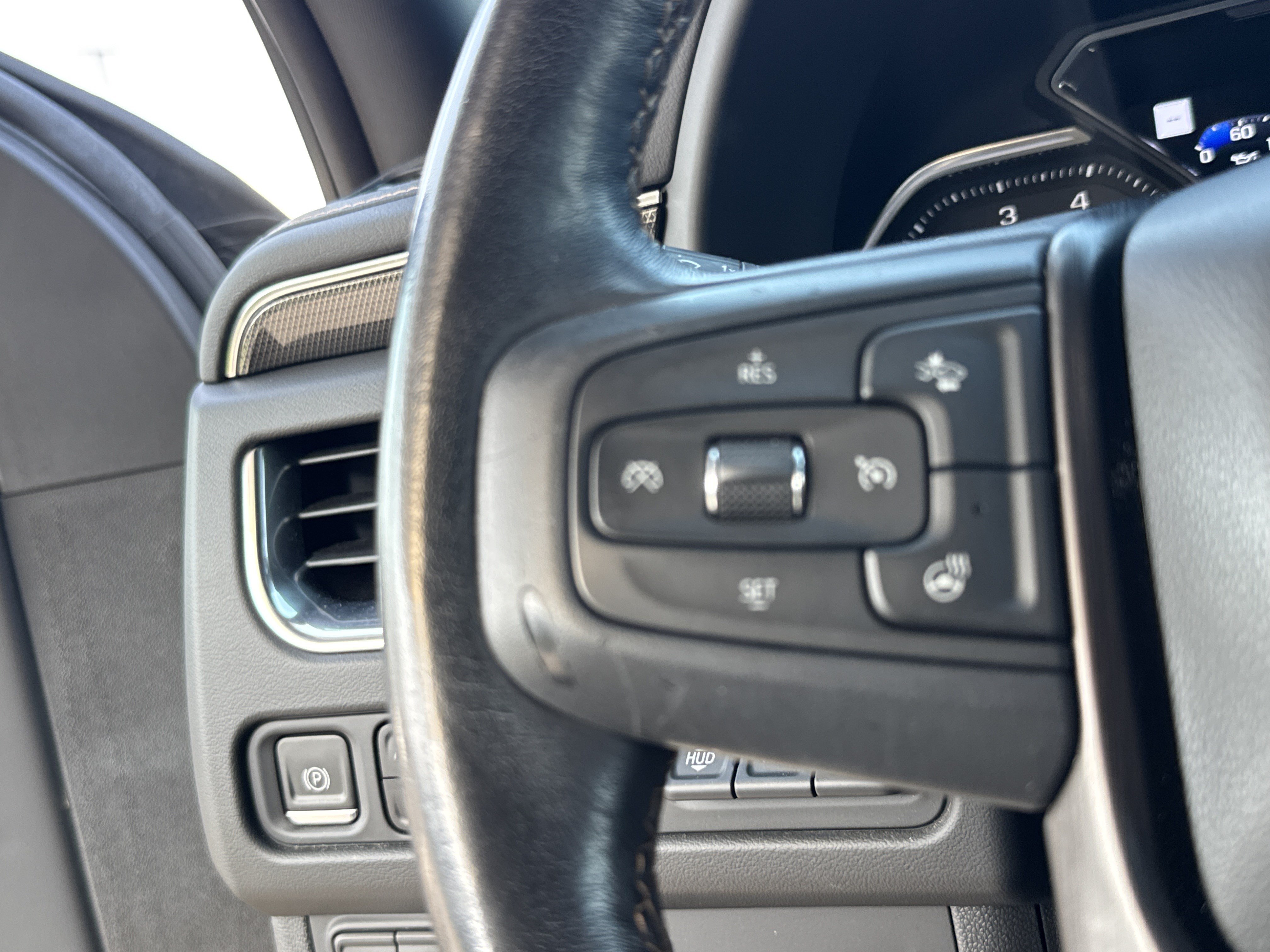 Used 2021 GMC Yukon XL AT4 w/ Rear Media and Nav Package AWD/4WD image 20