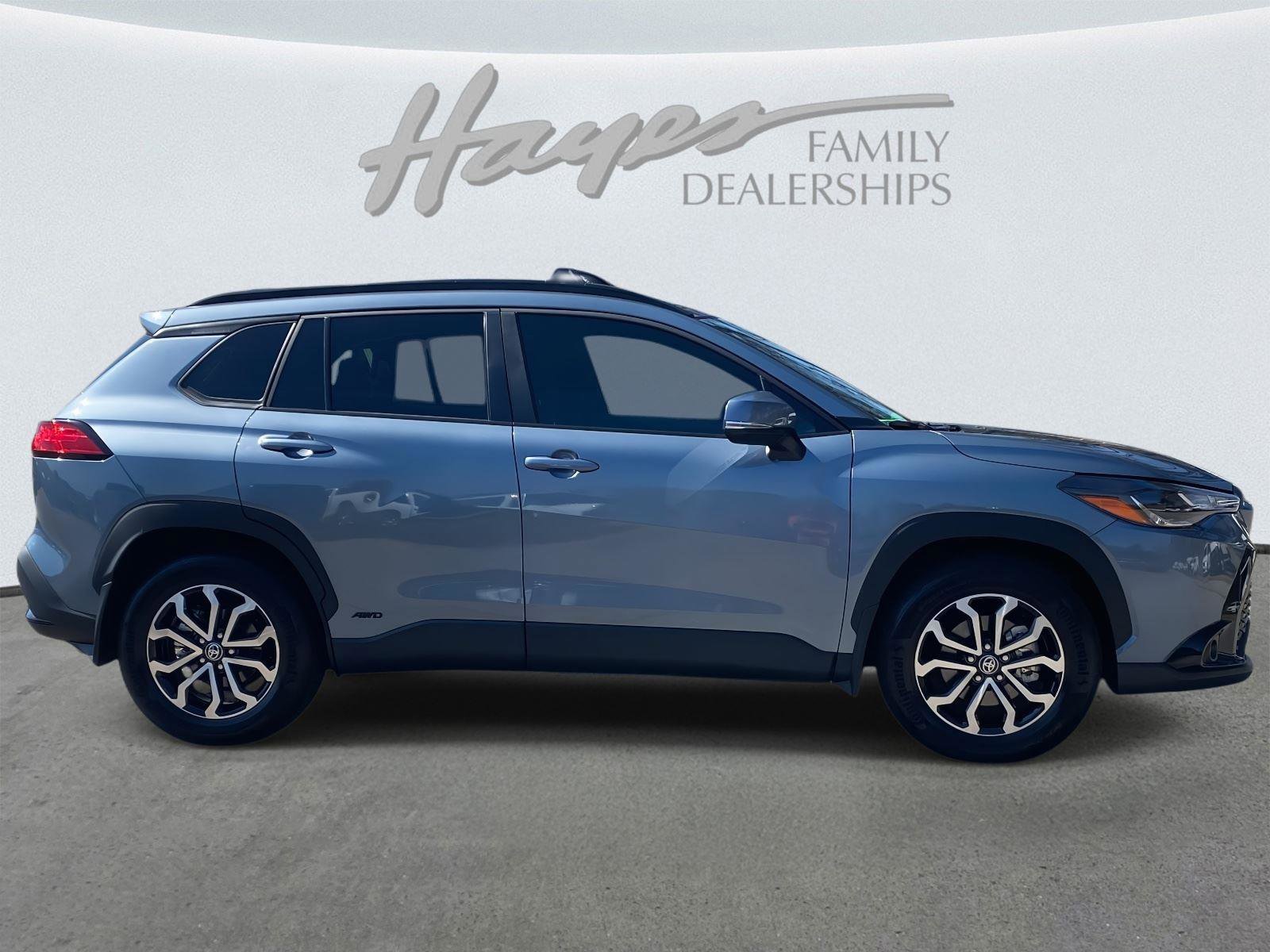 Used 2024 Toyota Corolla Cross SE image 2