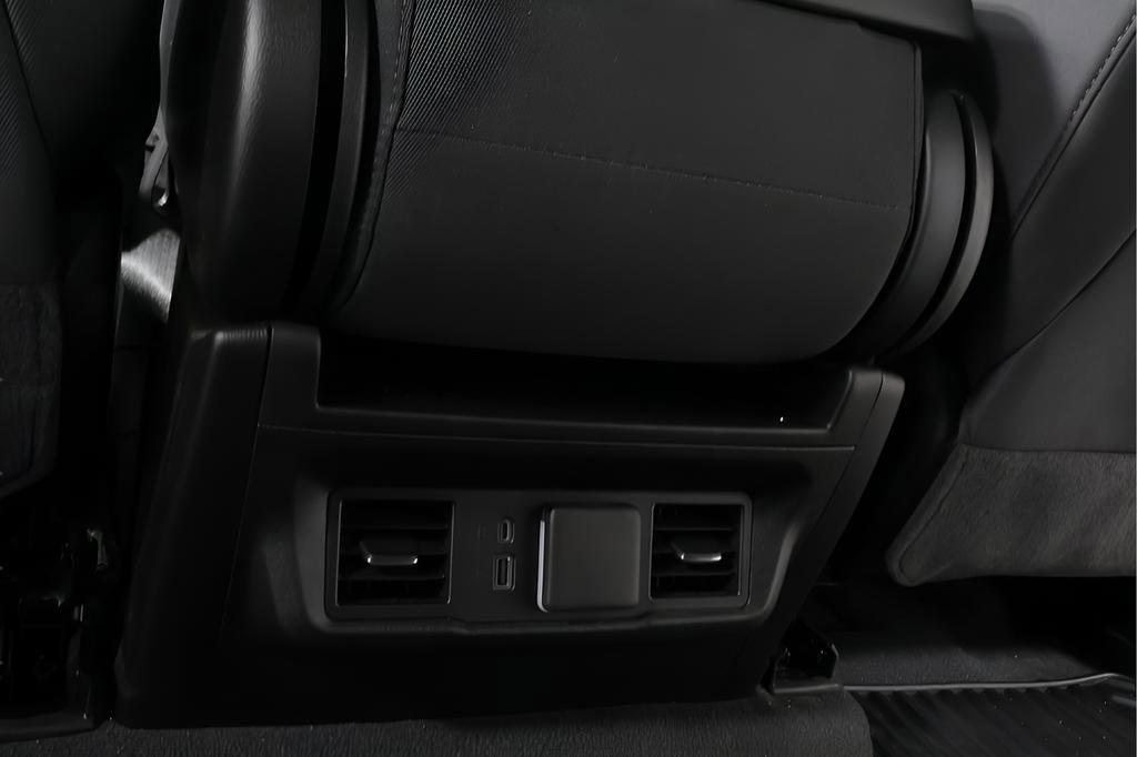 Used 2025 Chevrolet Silverado 2500 LT w/ Convenience Package image 24