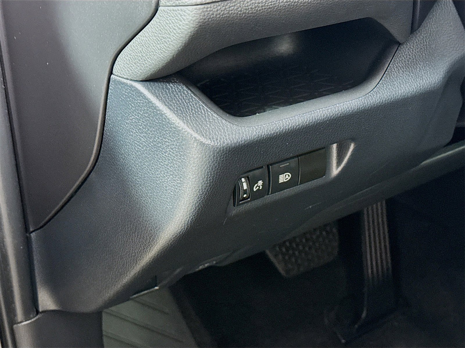 Used 2024 Toyota RAV4 AWD Hybrid image 8