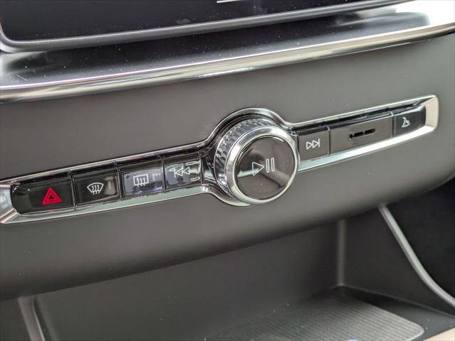 New 2026 Volvo XC90 T8 Plus w/ Protection Package Premier image 10