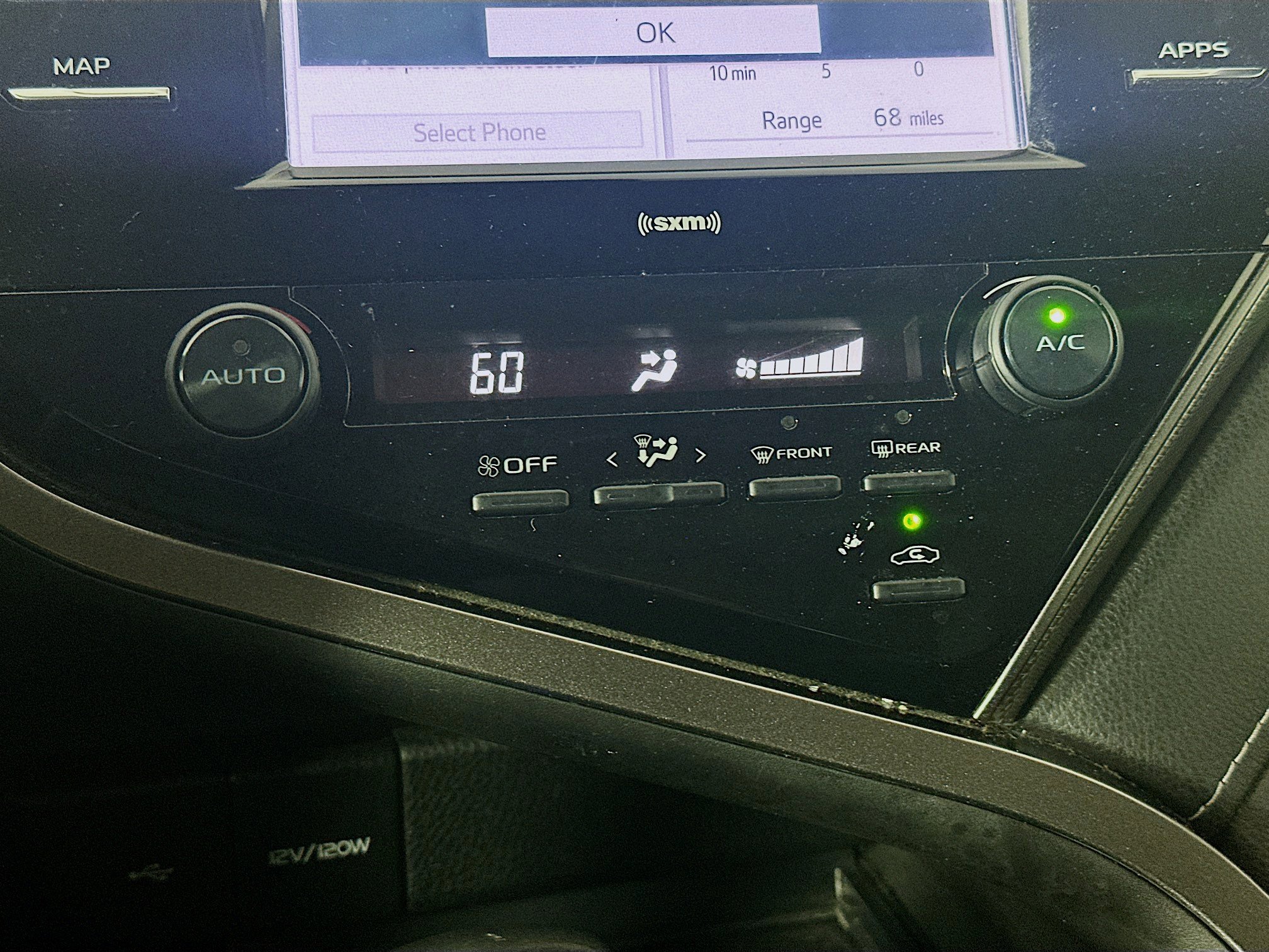 Used 2020 Toyota Camry SE FWD image 23