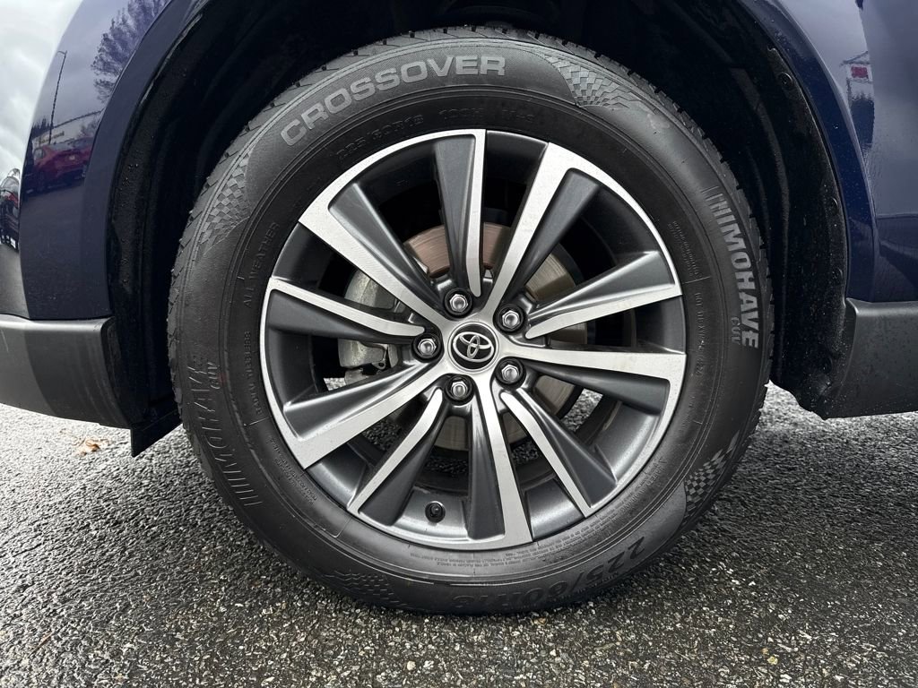 Used 2023 Toyota Venza LE image 31