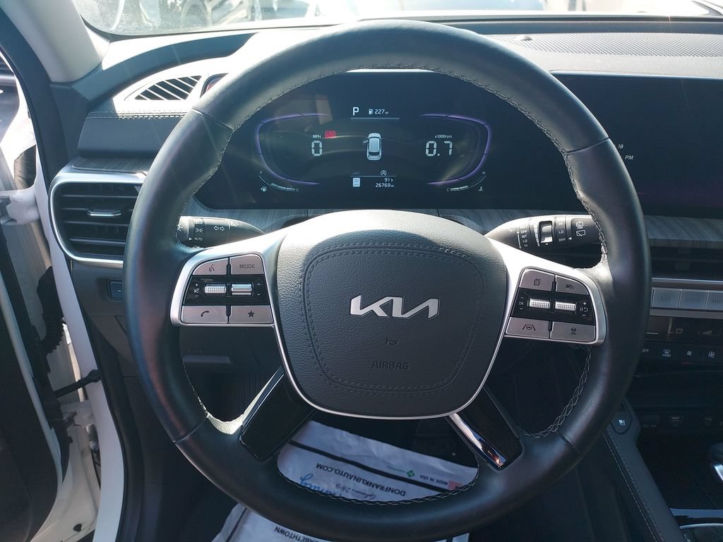 Certified 2025 Kia Telluride EX w/ EX Captain's Chair Package AWD/4WD image 17