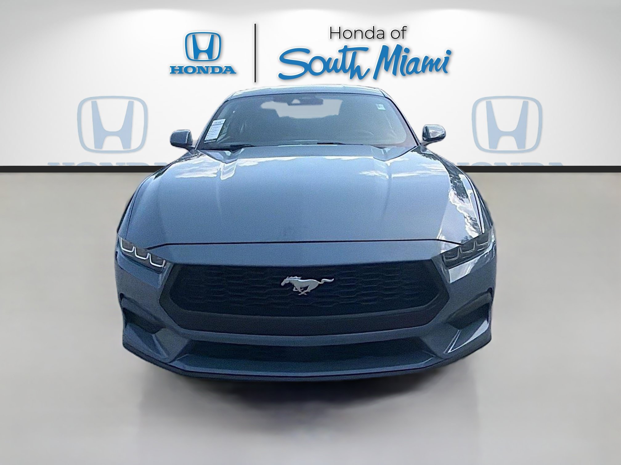 Used 2024 Ford Mustang Coupe RWD image 2