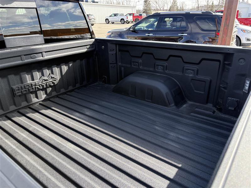 Used 2023 Chevrolet Silverado 1500 High Country w/ Technology Package image 5