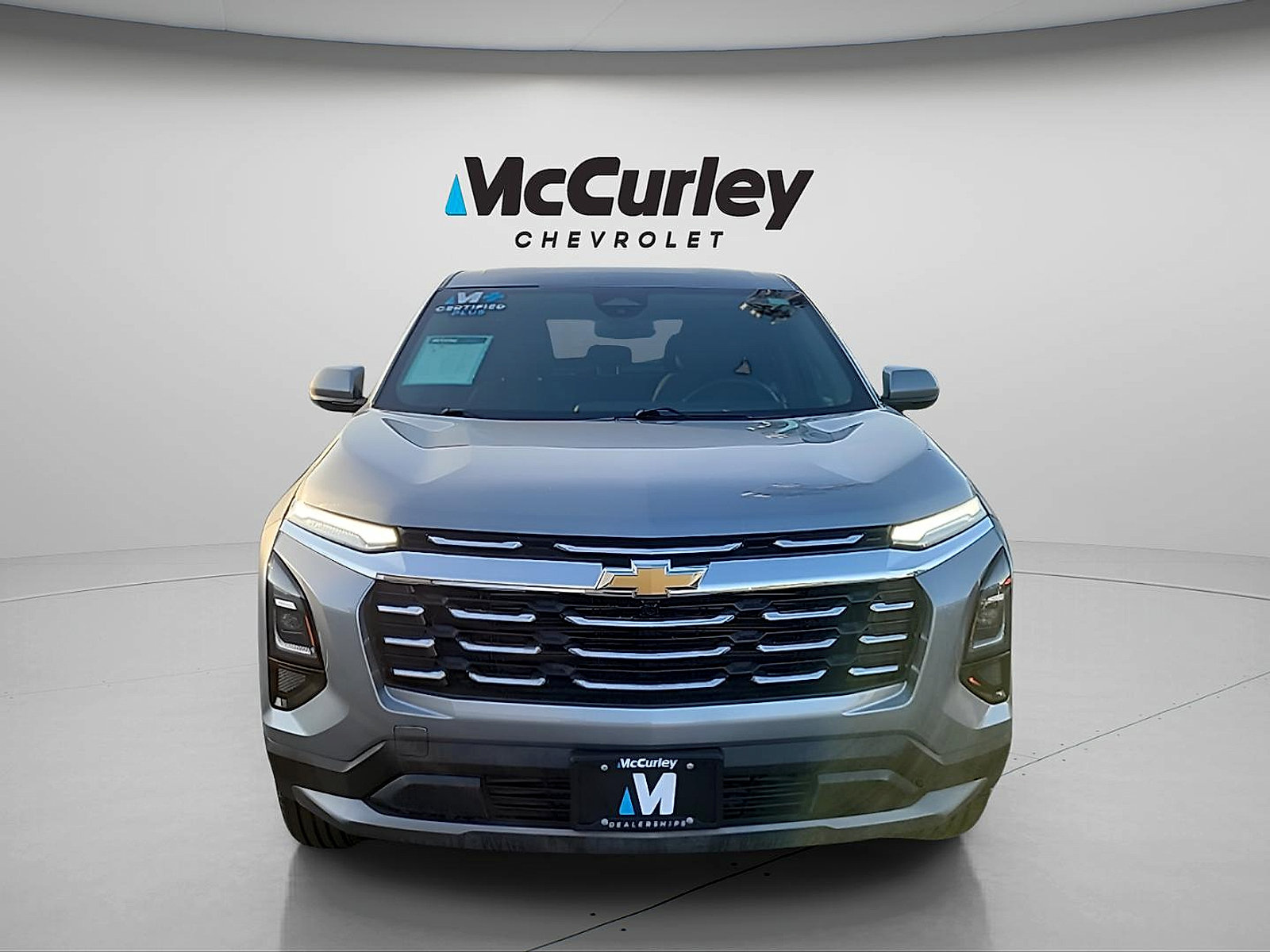 Used 2025 Chevrolet Equinox LT AWD/4WD image 2