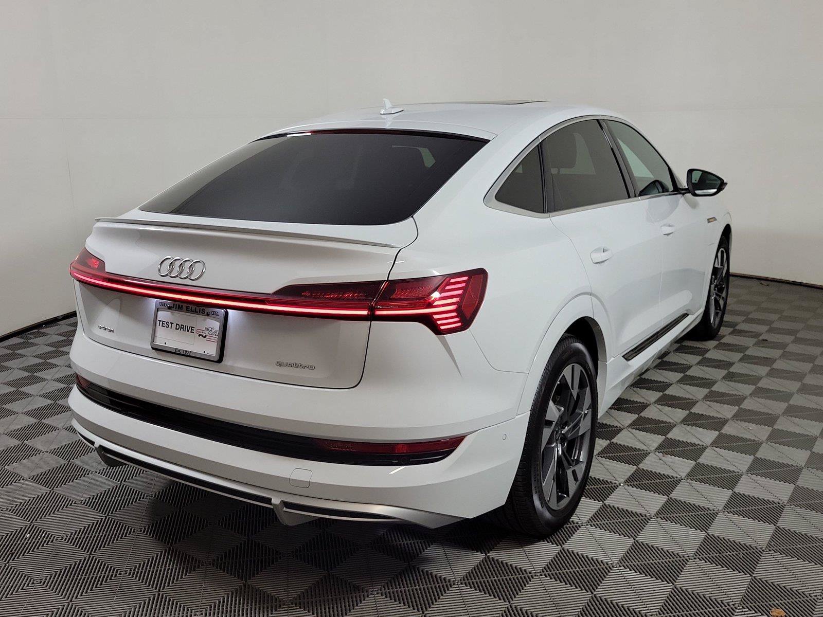 Used 2023 Audi e-tron Premium Plus w/ Premium Plus Package AWD/4WD image 6
