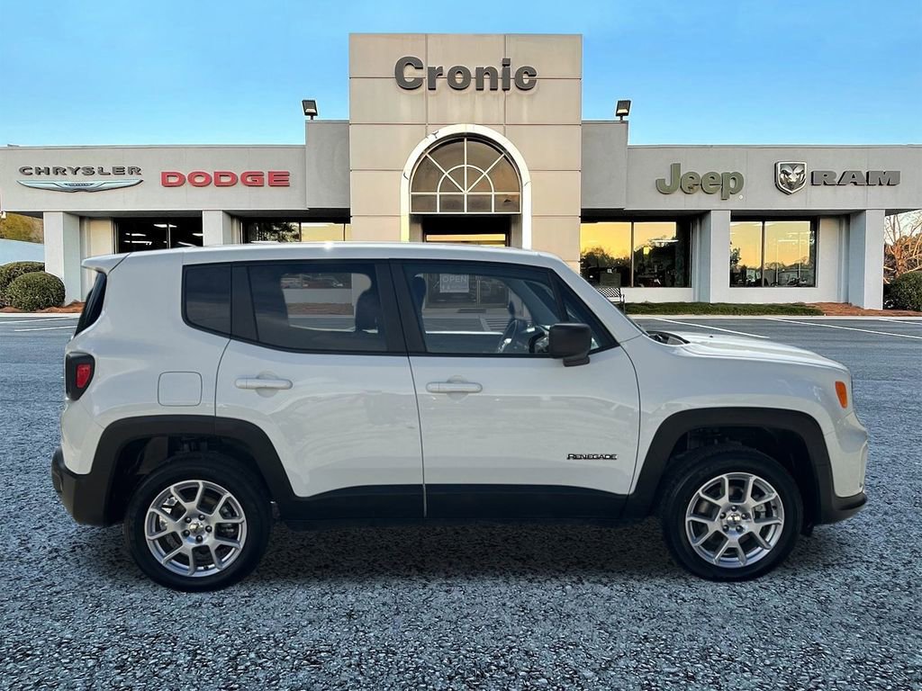 Used 2023 Jeep Renegade Latitude image 2
