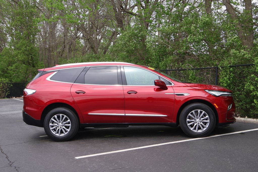 Used 2024 Buick Enclave Essence FWD image 10