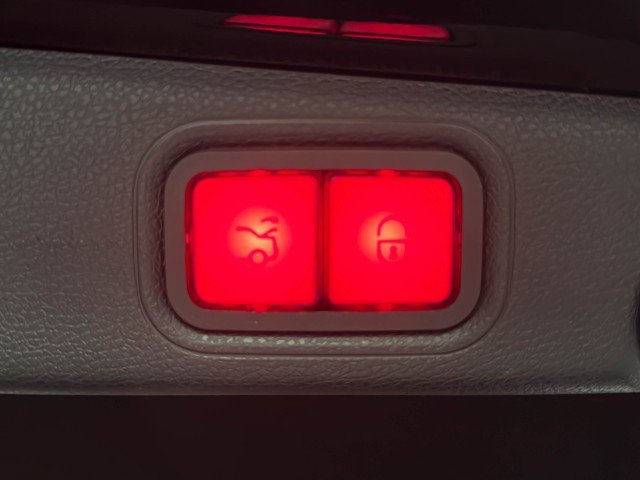 Used 2019 Mercedes-Benz E 300 4MATIC image 13