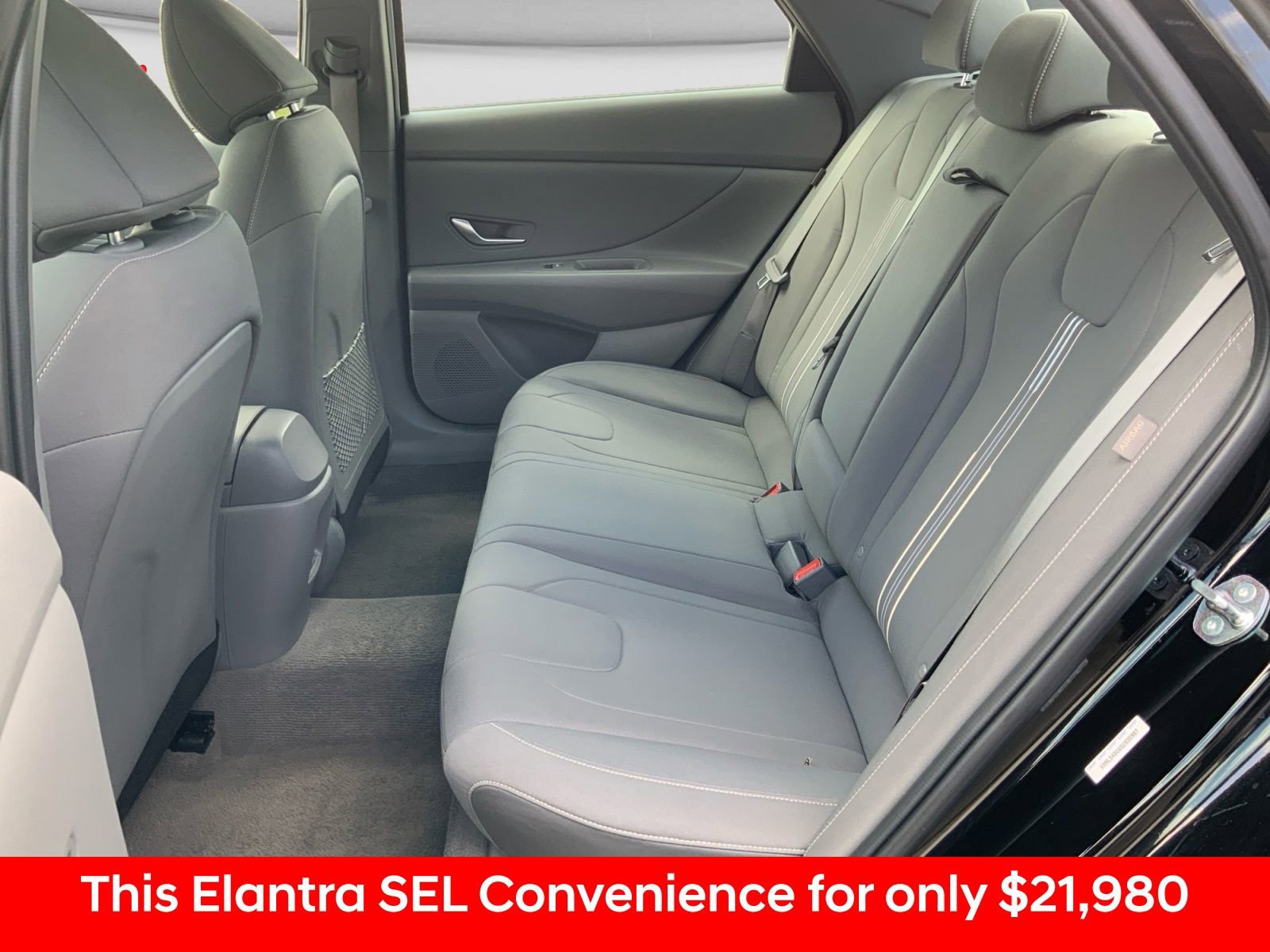 Used 2025 Hyundai Elantra SEL FWD image 33