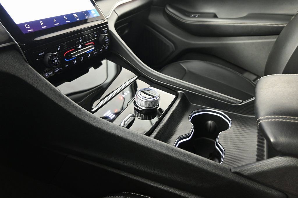 Used 2023 Jeep Grand Cherokee Limited image 34