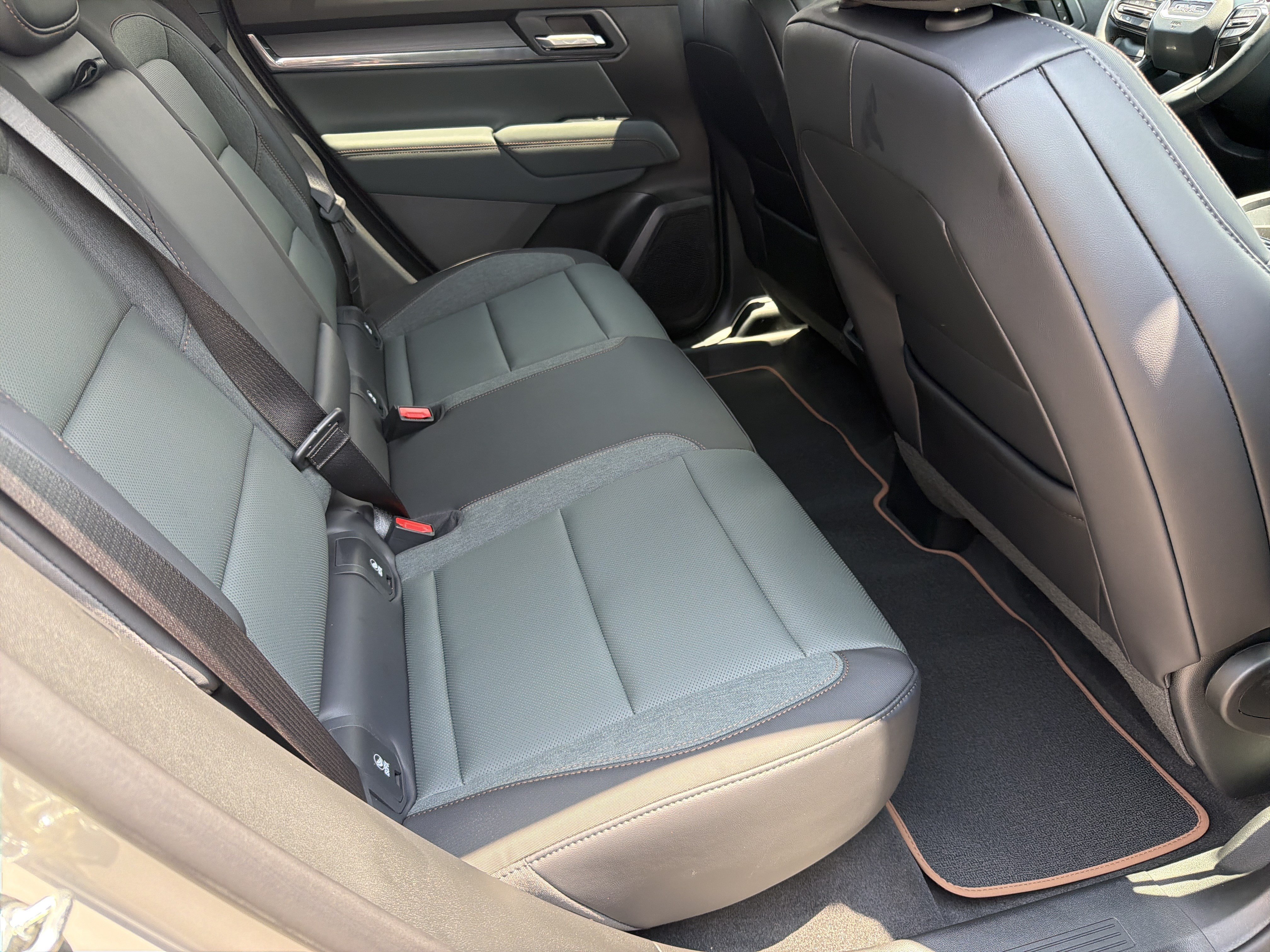 New 2026 GMC Terrain AT4 w/ Technology Package II AWD/4WD image 16