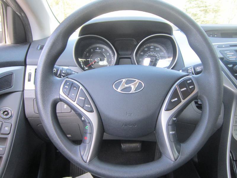 Used 2013 Hyundai Elantra GLS w/ Preferred Pkg image 8