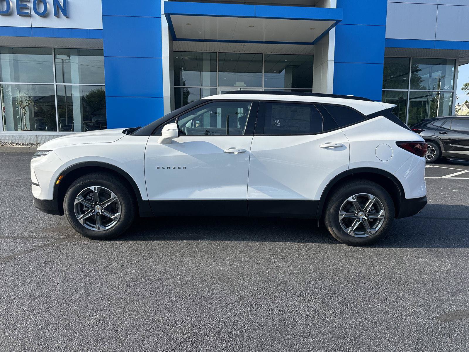 New 2026 Chevrolet Blazer LT w/ Sound & Technology Package AWD/4WD image 2