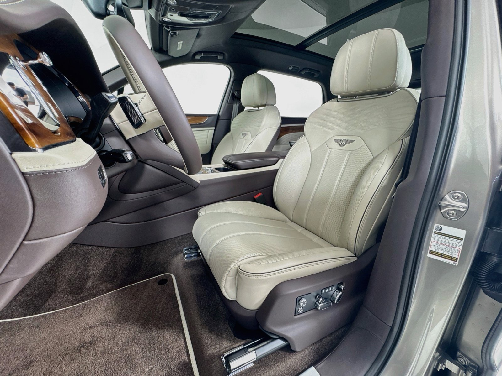Used 2026 Bentley Bentayga Extended Wheelbase AWD/4WD image 19