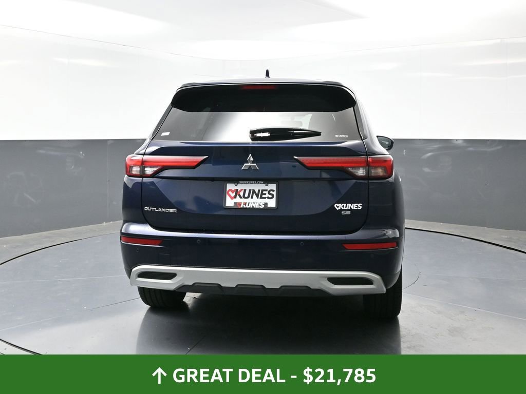 Used 2024 Mitsubishi Outlander SE image 13