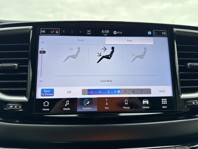 Used 2025 Chrysler Pacifica Limited image 30