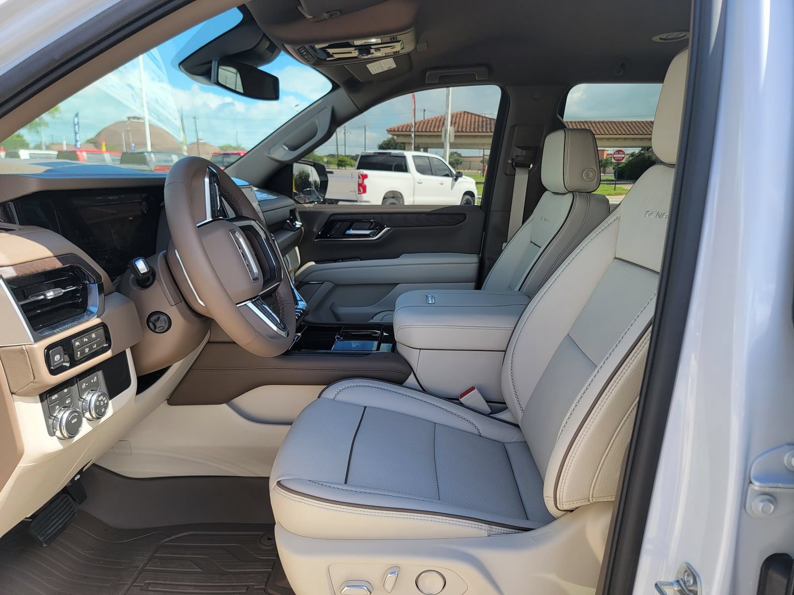 New 2026 GMC Yukon XL Denali w/ LPO, Floor Liner Package AWD/4WD image 19
