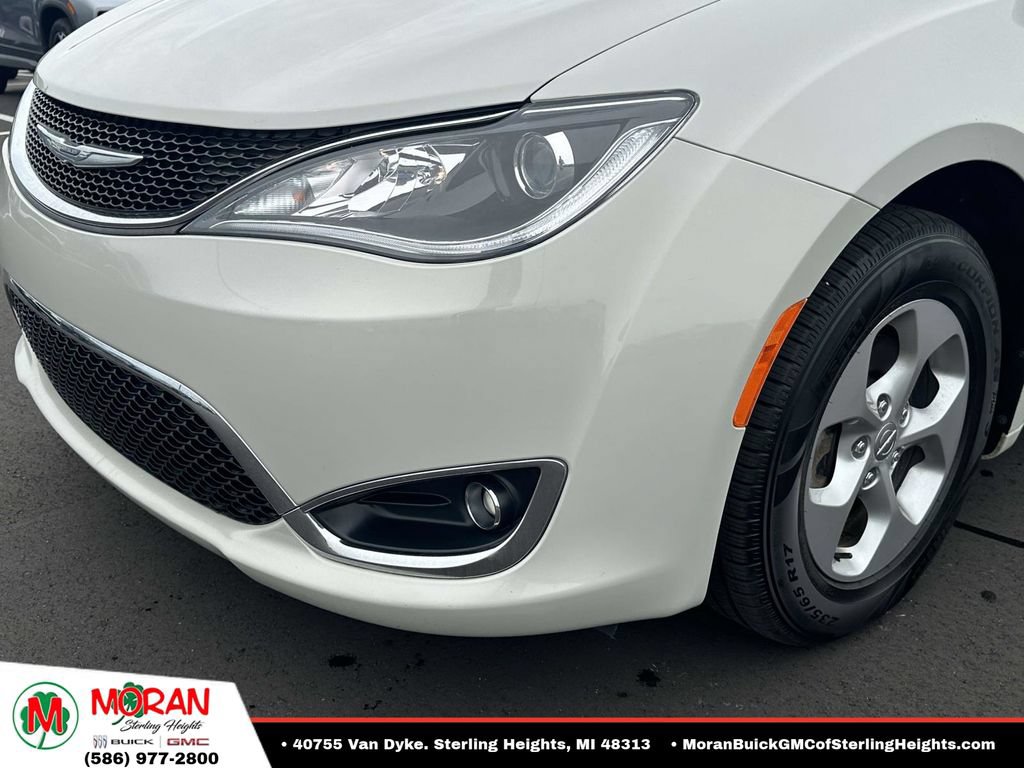 Used 2017 Chrysler Pacifica Touring-L Plus FWD image 7