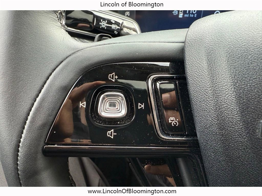 New 2025 Lincoln Corsair Reserve w/ Towing Package image 57