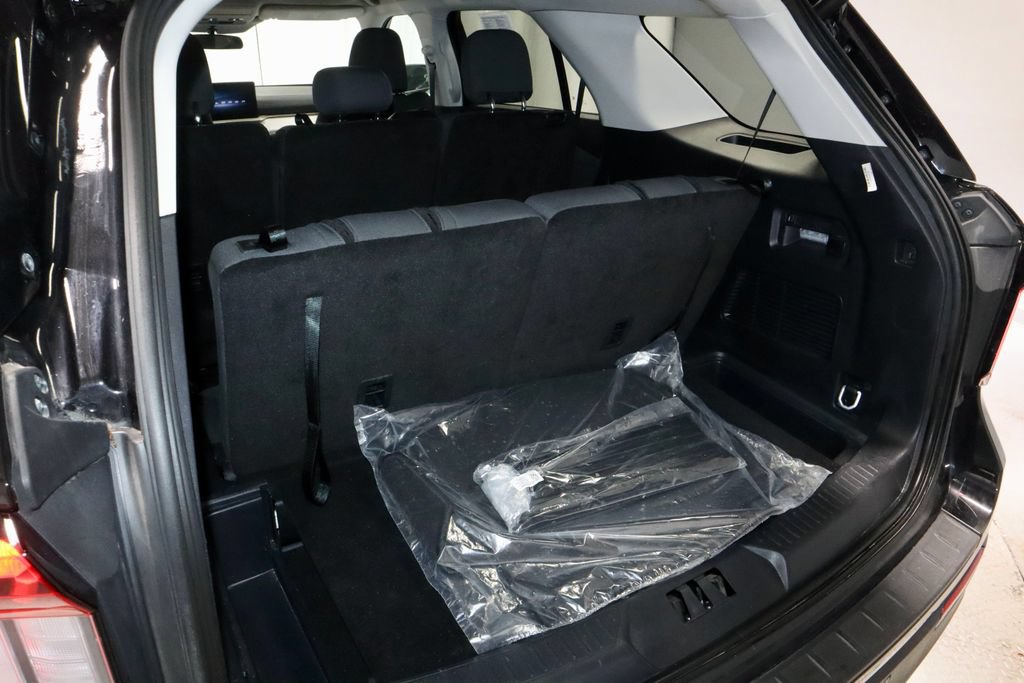 Used 2025 Ford Explorer Active AWD/4WD image 13