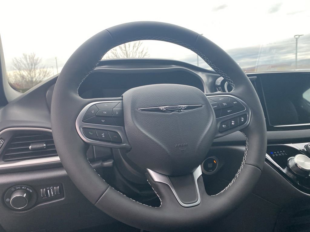 New 2026 Chrysler Voyager LX image 30