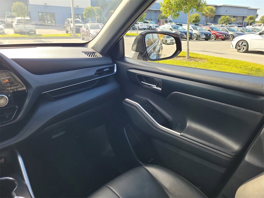 Used 2021 Toyota Highlander XSE image 19