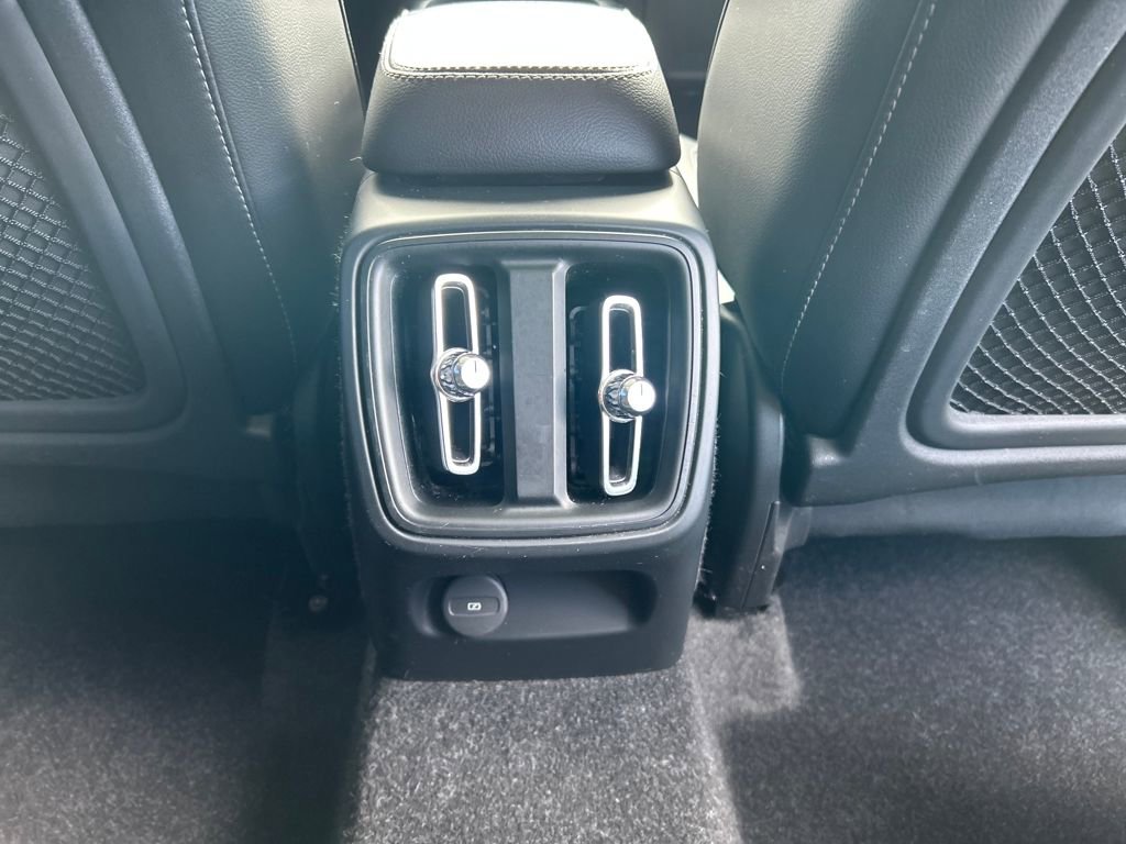 Used 2019 Volvo XC40 T5 Momentum image 29