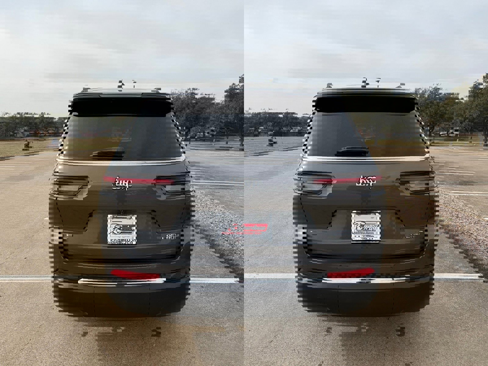 Used 2022 Jeep Grand Cherokee L Laredo w/ Luxury Tech Group I image 5