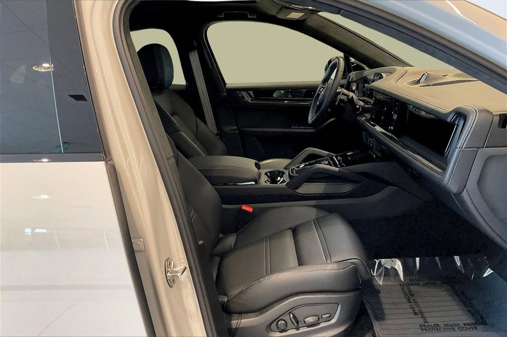 Used 2025 Porsche Cayenne GTS image 7