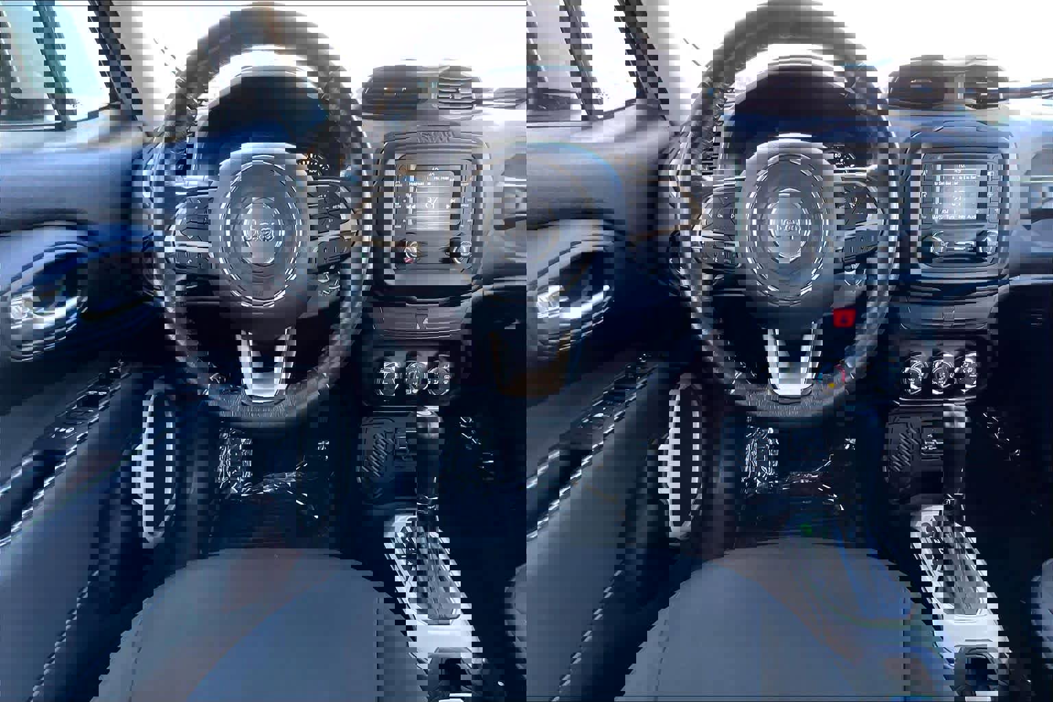 Used 2016 Jeep Renegade Latitude image 6