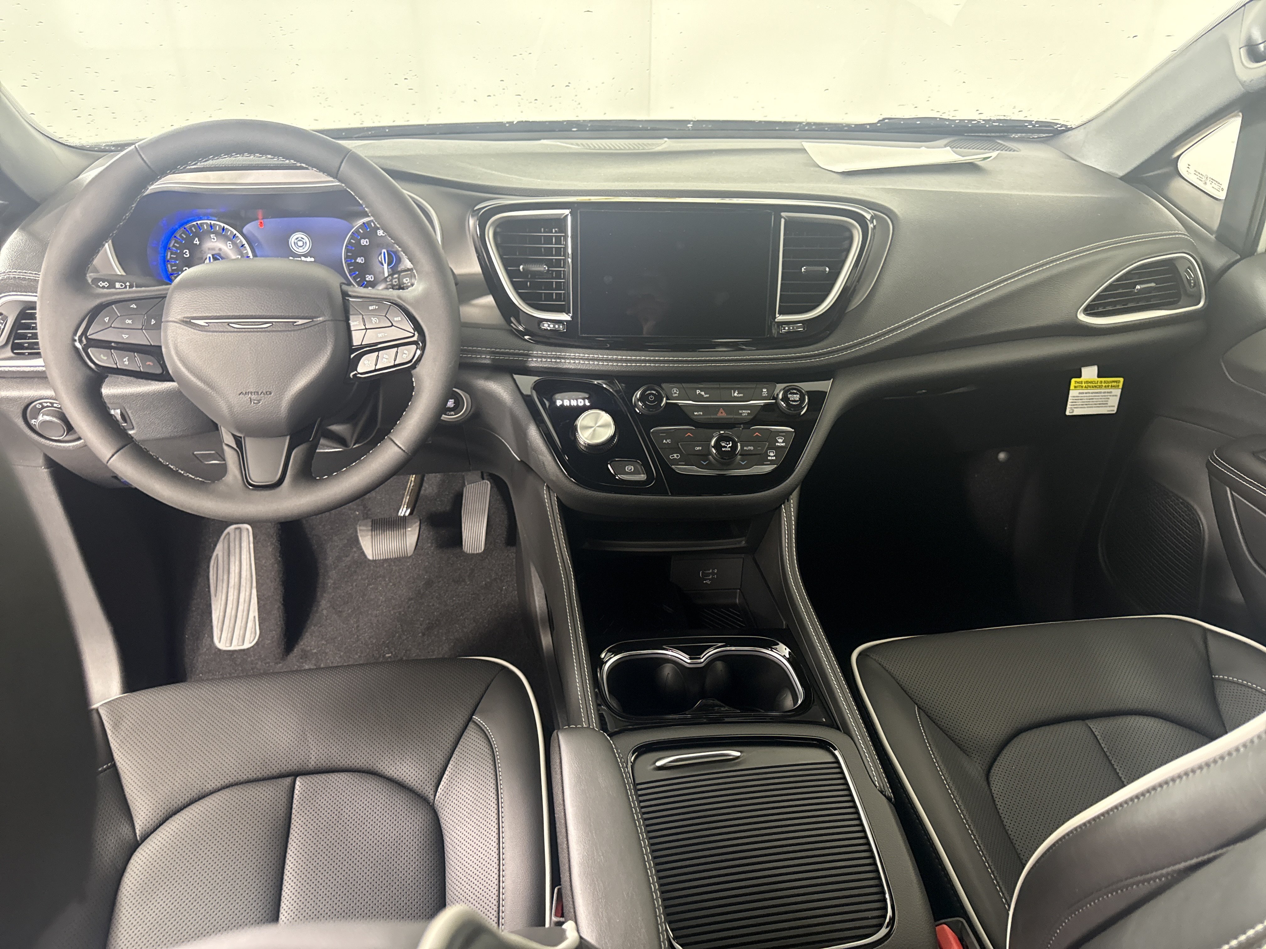 New 2027 Chrysler Pacifica Limited FWD image 15