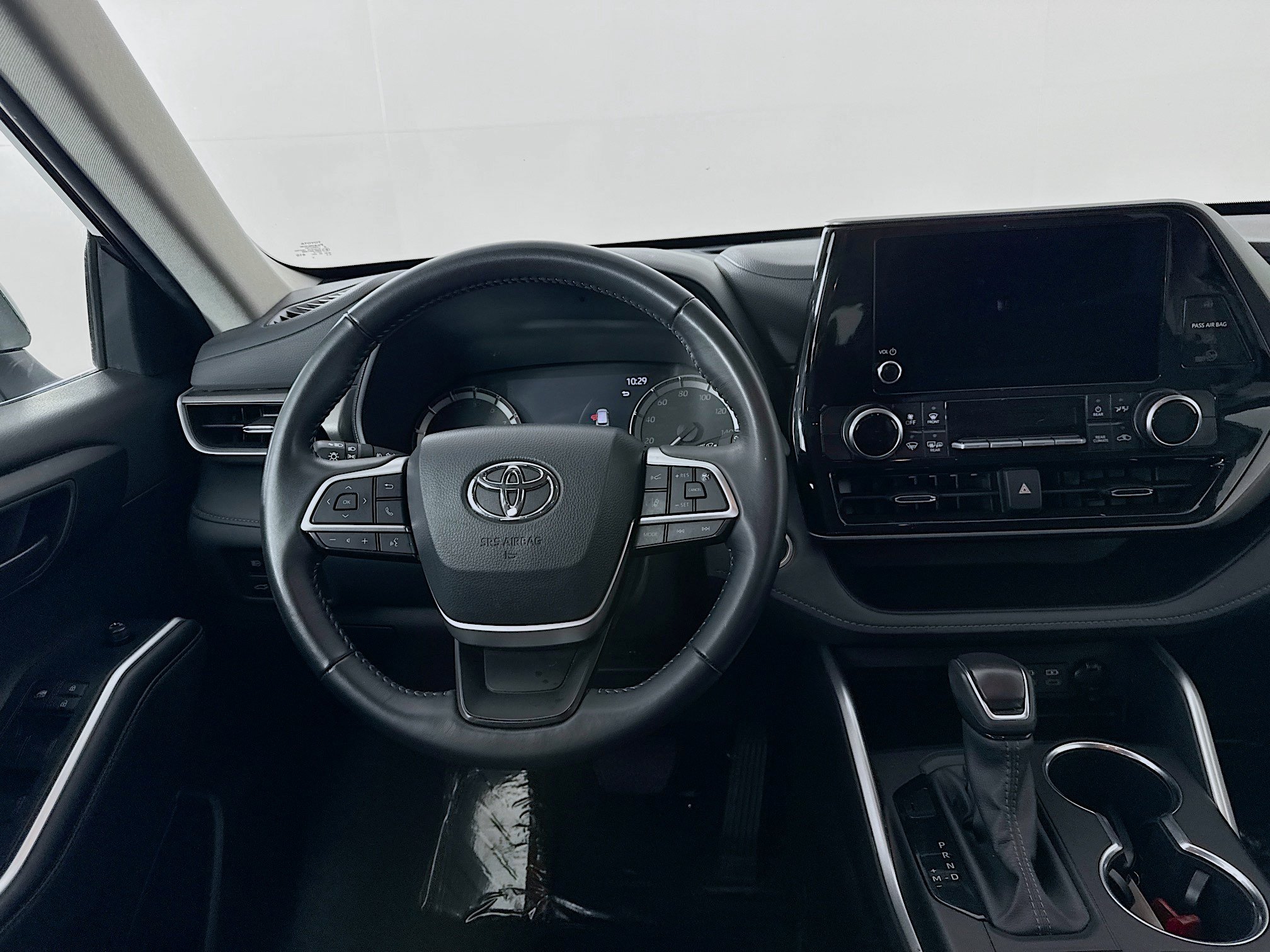 Used 2025 Toyota Highlander LE AWD/4WD image 20