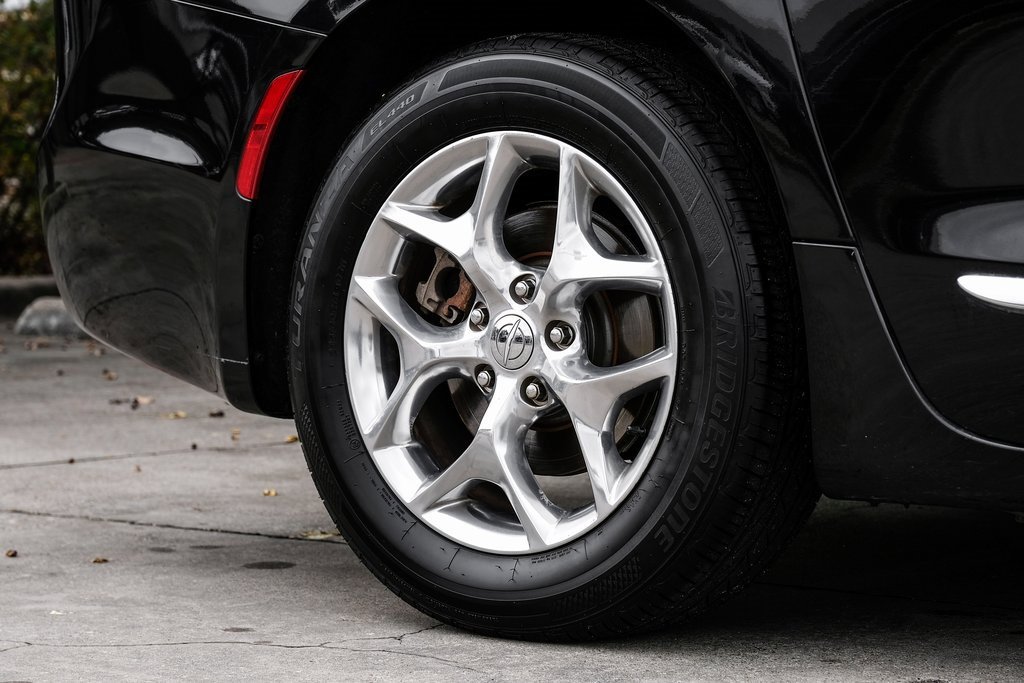 Used 2018 Chrysler Pacifica Limited image 71