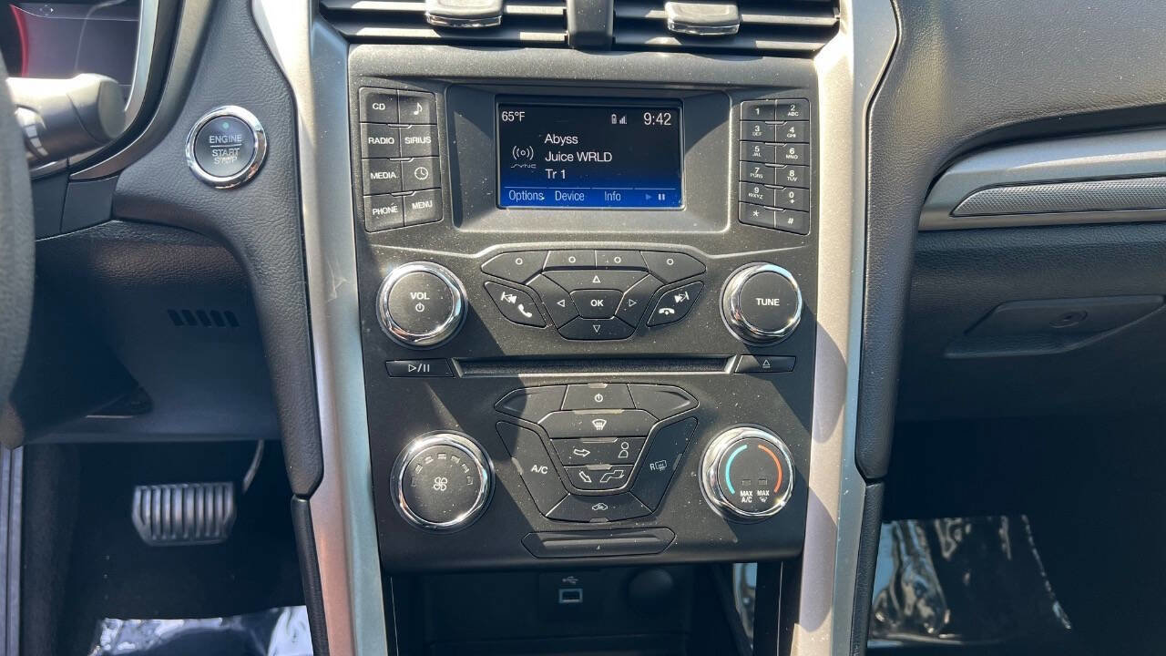 Used 2017 Ford Fusion SE image 14