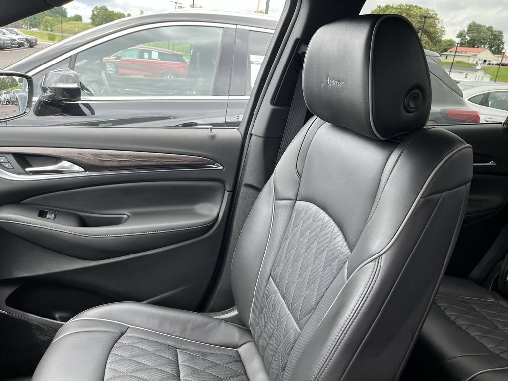 Used 2023 Buick Enclave Avenir w/ Avenir Technology Package AWD/4WD image 26