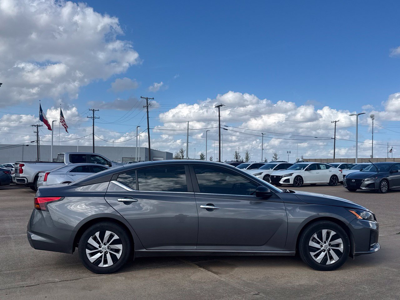 Used 2025 Nissan Altima 2.5 S FWD image 29