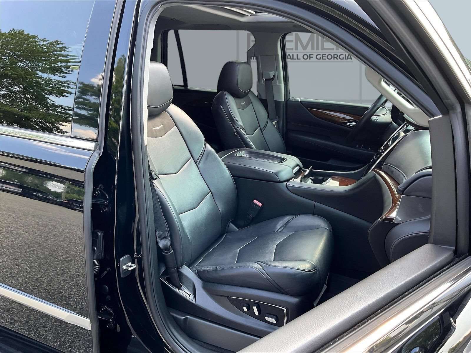 Used 2019 Cadillac Escalade Luxury AWD/4WD image 30
