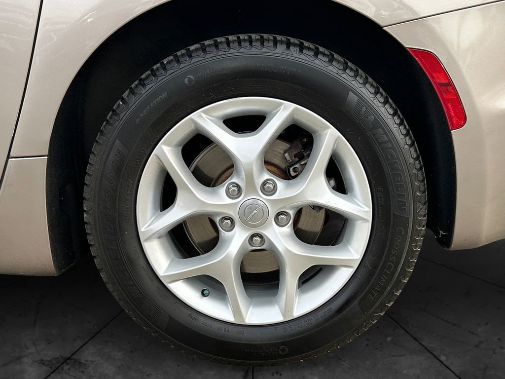 Used 2018 Chrysler Pacifica Touring-L Plus w/ Advanced Safetytec Group FWD image 14