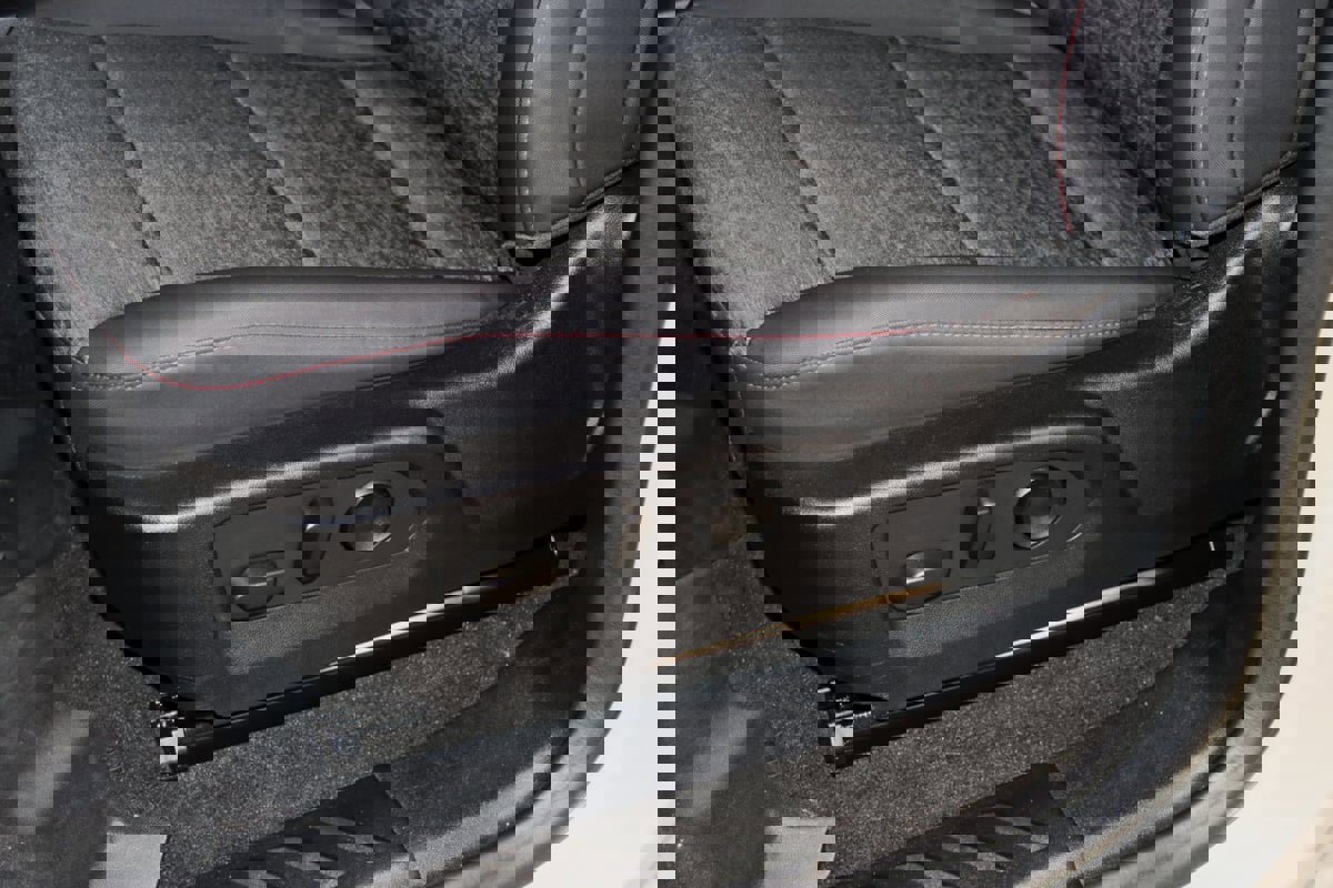 Used 2024 Chevrolet Colorado Z71 w/ Z71 Convenience Package 2 image 39