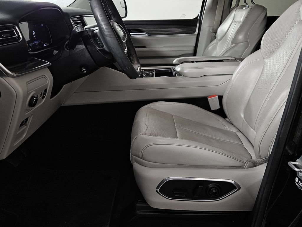 Used 2022 Jeep Wagoneer Series II RWD image 16