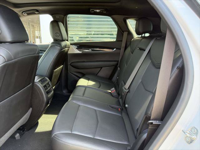 Used 2022 Cadillac XT5 Premium Luxury w/ Technology Package AWD/4WD image 15
