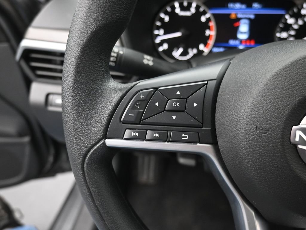 Used 2025 Nissan Altima 2.5 SV image 7