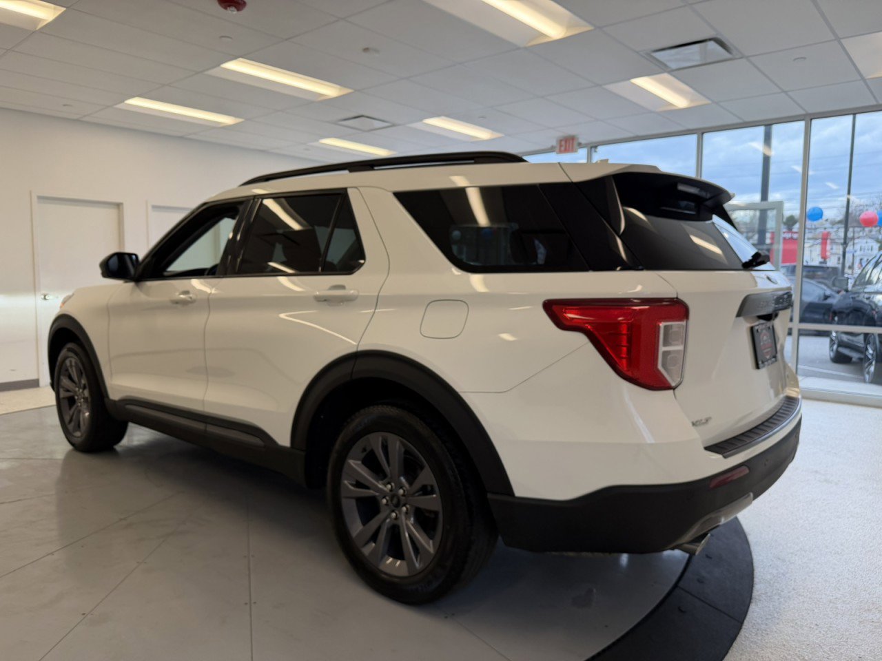 Used 2022 Ford Explorer XLT w/ Equipment Group 202A AWD/4WD image 64