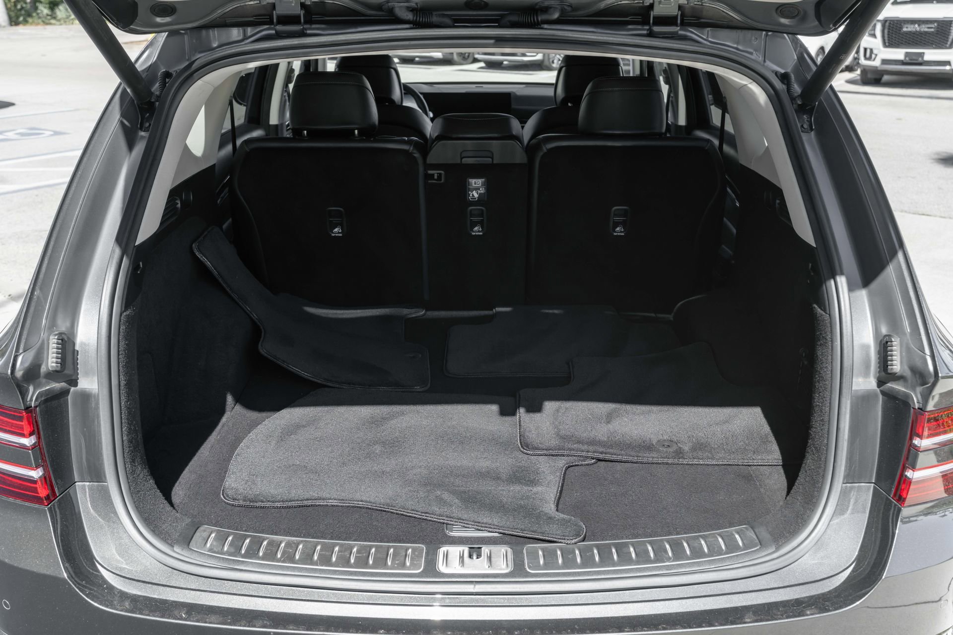 Used 2025 Genesis GV80 2.5T Standard image 40